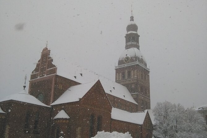 2 Hours Walking Tour in Legends and Secret of Riga's Old Town - Freedom Monument, cats, guilds, and the Baltic Way