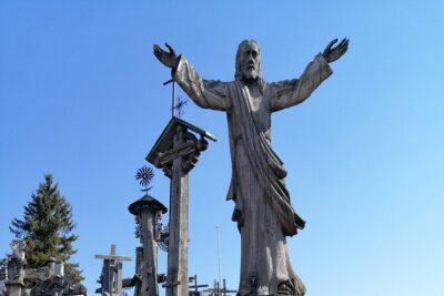 5,5 Hour Small Group Tour to Hill of Crosses from Riga