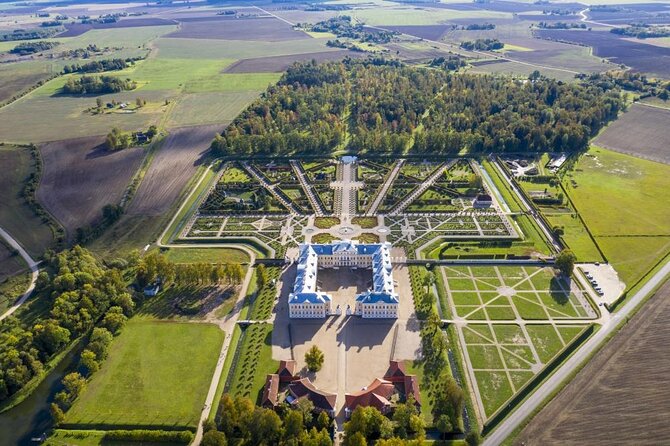 Full-Day Private Trip to Palace and Medieval Castle from Riga - Lunch, weather, and the small details that shape the day