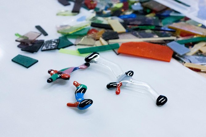 Glass Jewellery Workshop - The instructor’s role: help without taking over
