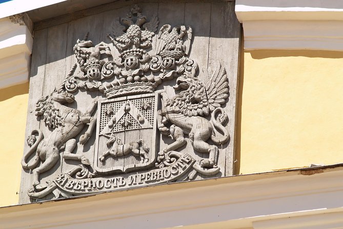 Group Day trip to Rundale Palace, Hill of Crosses & Bauska Castle - Crossing into Lithuania for the Hill of Crosses