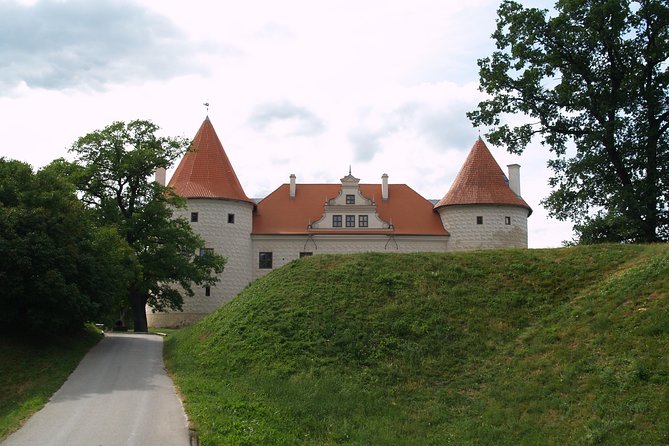 Group Day trip to Rundale Palace, Hill of Crosses & Bauska Castle - Rundale Palace, the day’s clear centerpiece