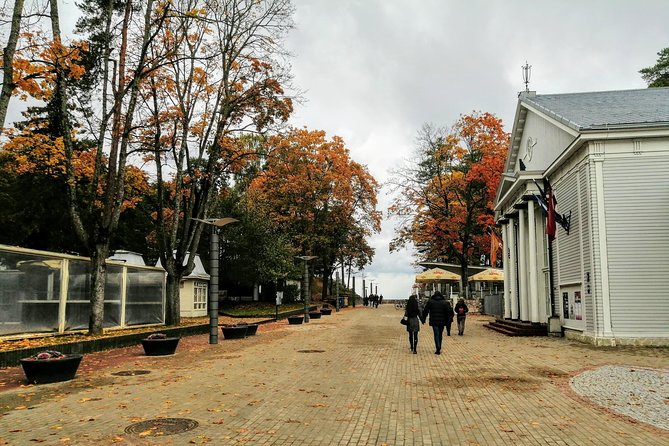 Jurmala sunset tour - The guide and the private-tour advantage
