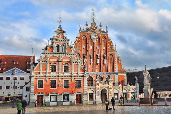 Old Town And Art Nouveau Walking Tour Of Riga - What the Art Nouveau Museum adds
