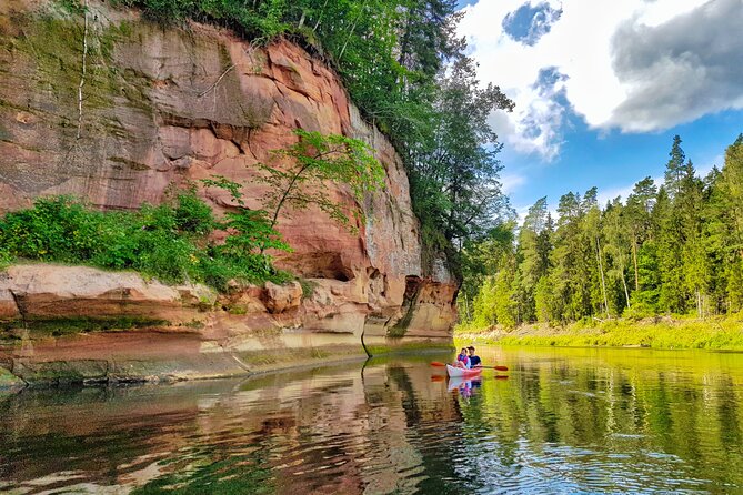 One-Day Kayaking Trip in Gauja River Valley - Choosing your boat and getting ready