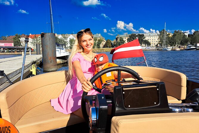 Private Boat Tour experience in Riga (City Canal and Daugava) - Bastejkalns and the Freedom Monument from the water