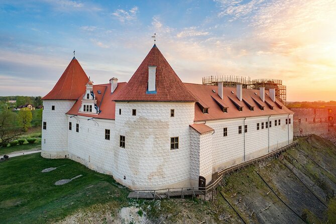 Private Full-Day Trip to Hill of Crosses, Rundale Palace & Bauska - Rundale Palace: polished Baroque style and royal rooms