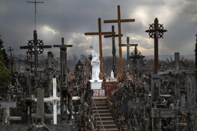 Private Full-Day Trip to Hill of Crosses, Rundale Palace & Bauska
