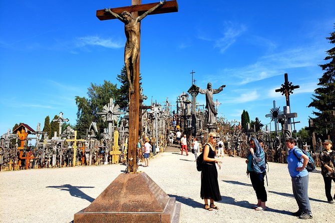 Private trip - Hill of Crosses / 2 countries in 1 day - A guided half-hour at Kryžių Kalnas
