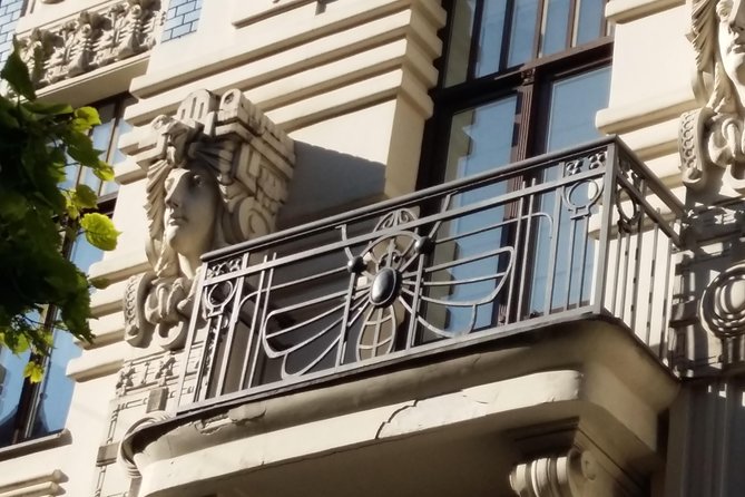 Riga Art Nouveau walking tour - Group size, pace, and comfort