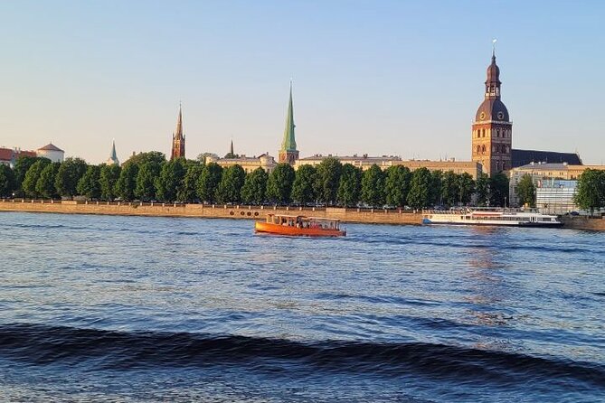 Riga: Evening or Sunset Boat Tour with Drink and Audio Guide - Choosing sunset or a night departure