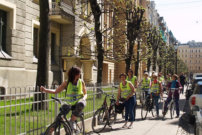Riga Highlights Bike Tour - Old Town sights at the end of the ride