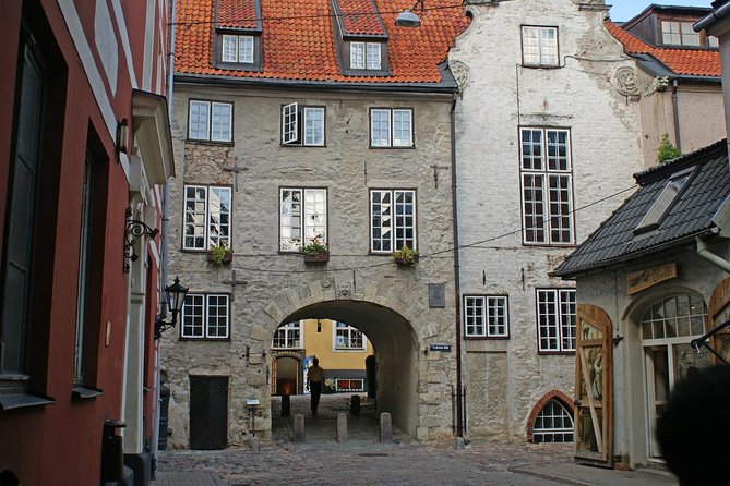 Riga Old Town Walking Tour in a Small Group - Booking, cancellation, and one important caution