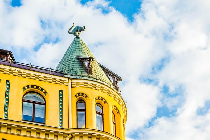 Riga Private Walking Tour - The Statue of Roland and Riga’s civic center