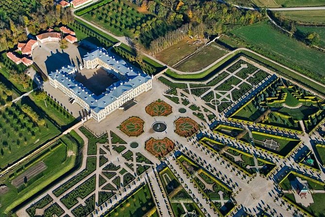 Riga to Vilnius - Sightseeing transfer - Who should book this experience?