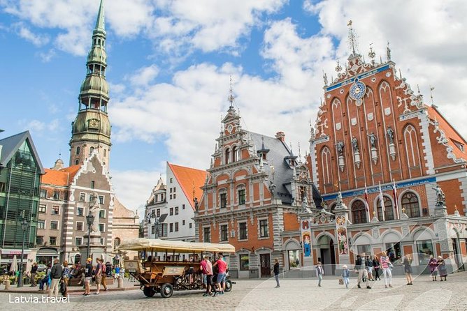 Riga walking guided Sightseeing tour - A smart first walk through Riga