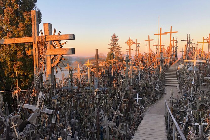 Sunrise at the Hill of Crosses - 2 countries in 1 day - Why this sunrise trip is different from a normal day tour