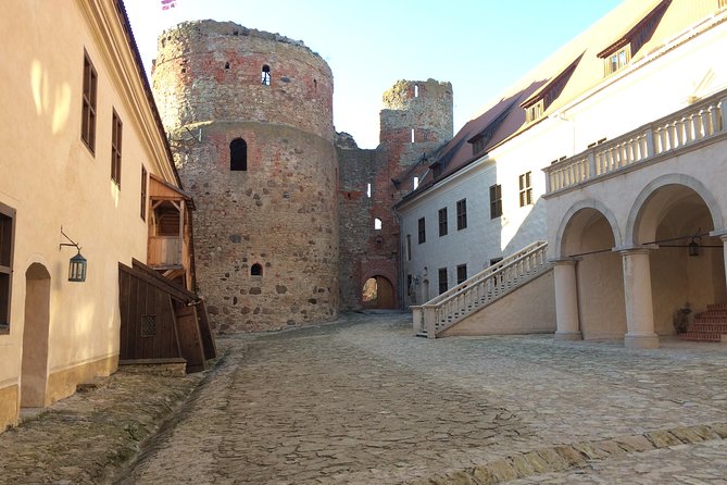 Tour from Riga to Vilnius: Bauska Castle, Rundale Palace and The Hill of Crosses - Should you book this Riga to Vilnius tour?