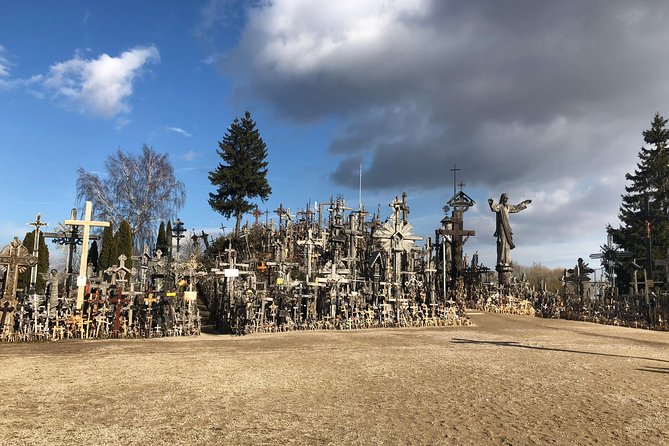 Tour from Riga - Vilnius via Bauska, Rundale, The Hill of Crosses - Bauska Castle: one hour among ruins and restored rooms
