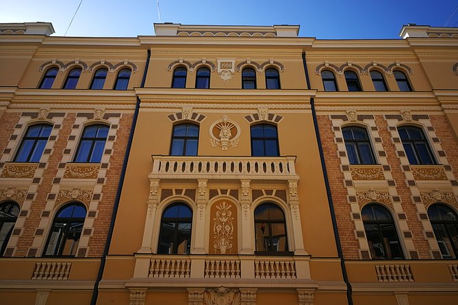Ultimate Art Nouveau Experience in Riga - Private Tour - The first hour: facades, details, and photo stops